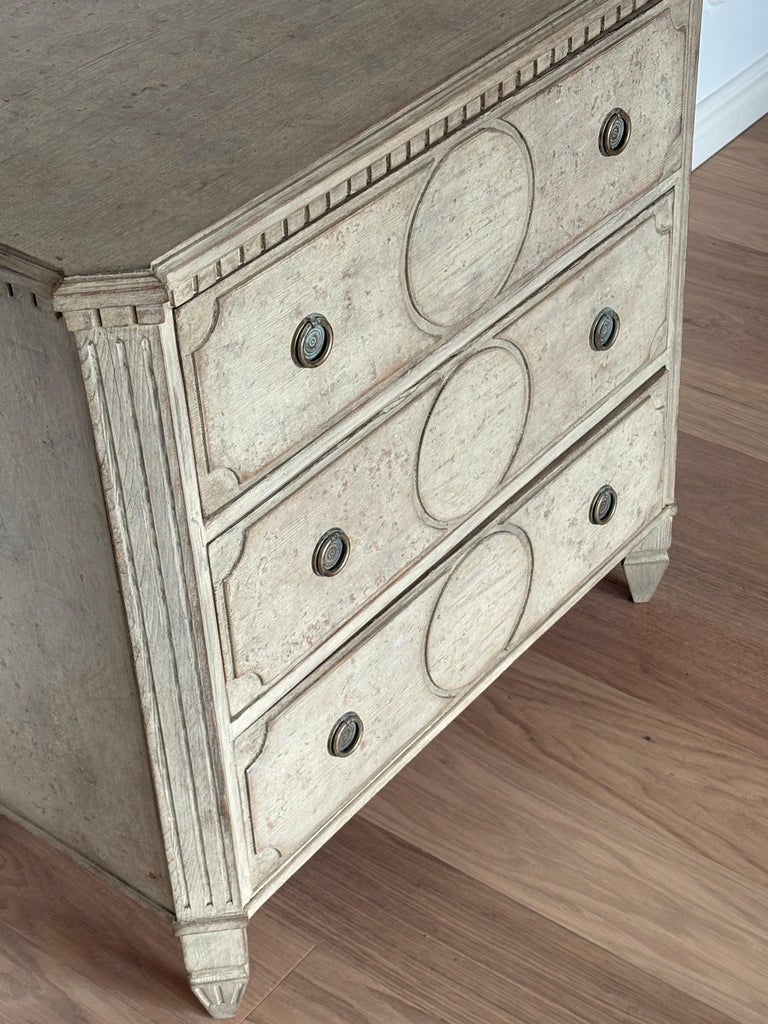 Smal Swedish Chest of Drawers (19th Century, Gustavian-Style, Painted) - Image 7