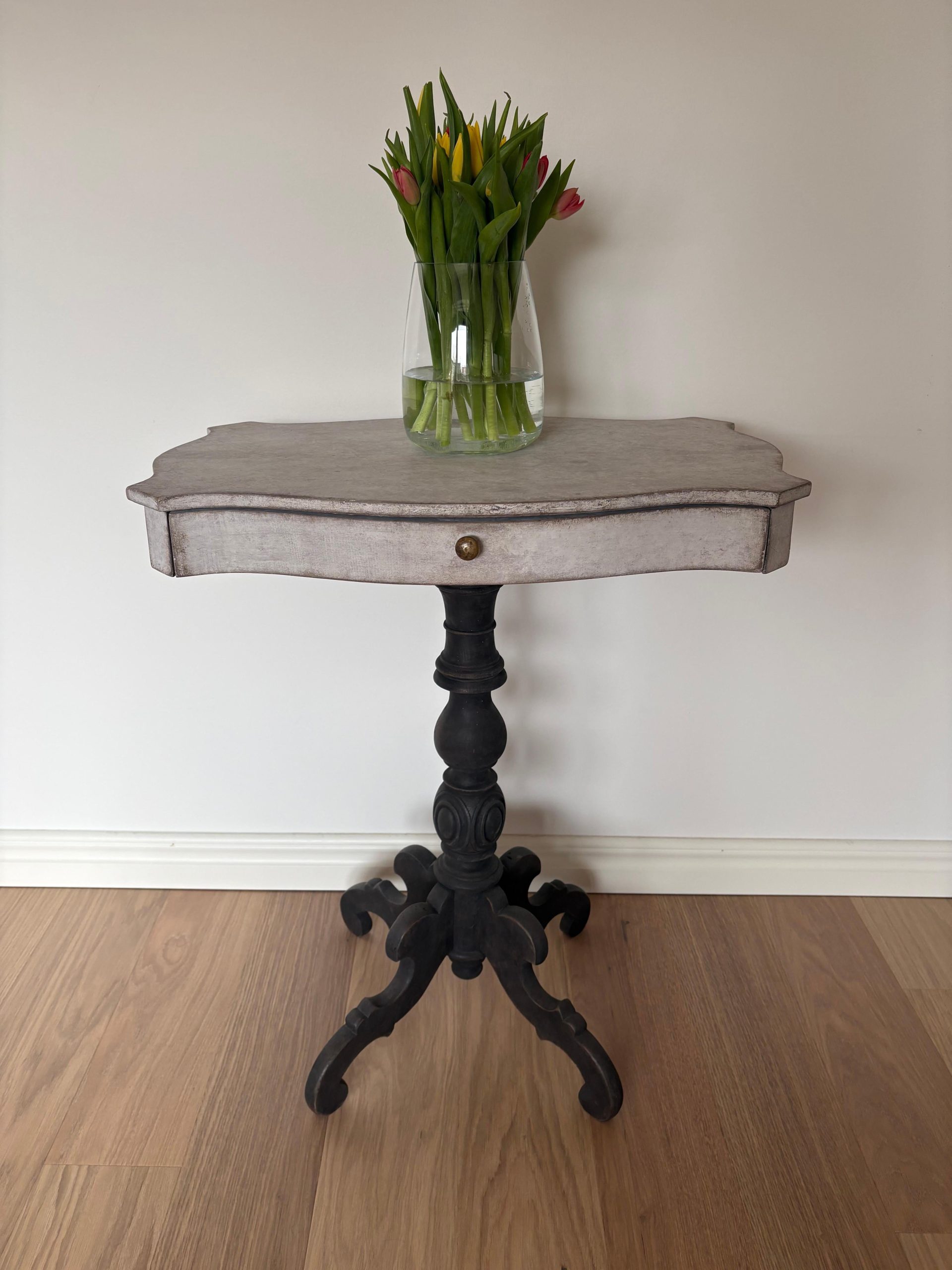 Swedish Gustavian-Style Pedestal Side Table (Pine, late 19century) - Image 2