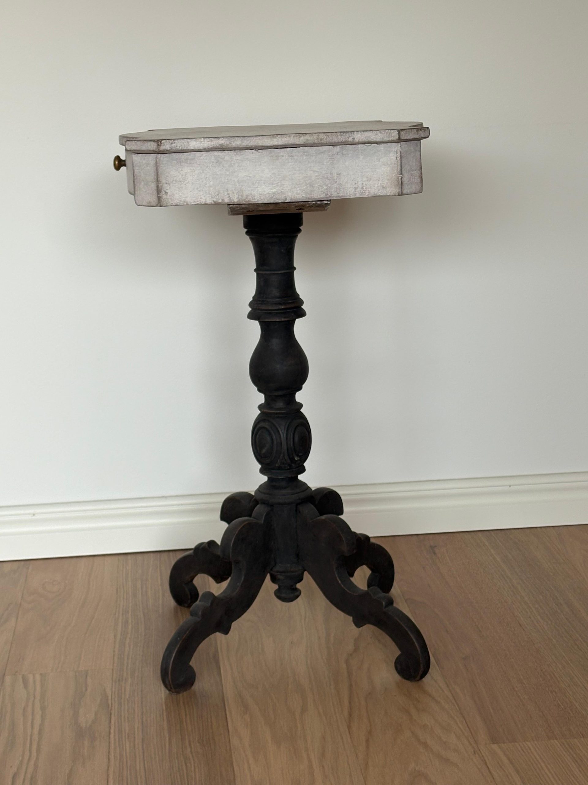 Swedish Gustavian-Style Pedestal Side Table (Pine, late 19century) - Image 11