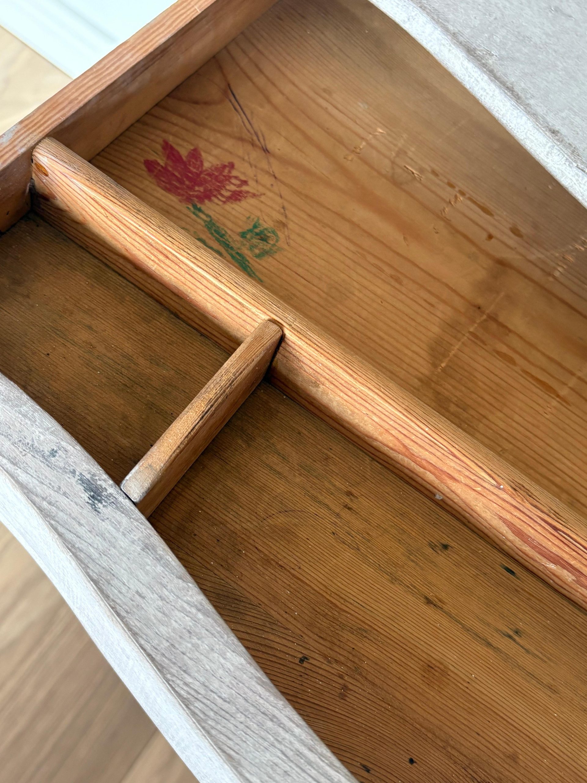 Swedish Gustavian-Style Pedestal Side Table (Pine, late 19century) - Image 9