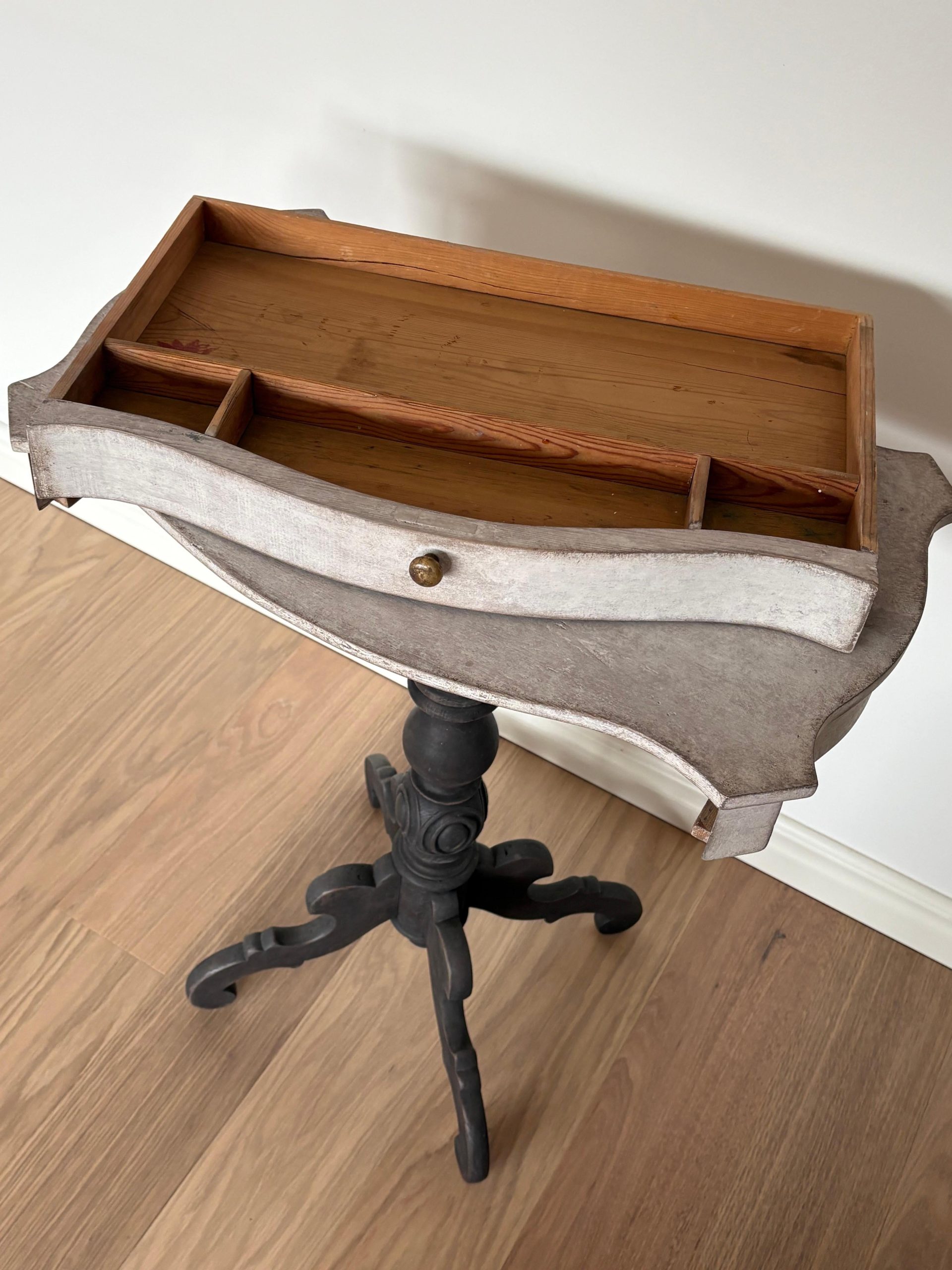 Swedish Gustavian-Style Pedestal Side Table (Pine, late 19century) - Image 8