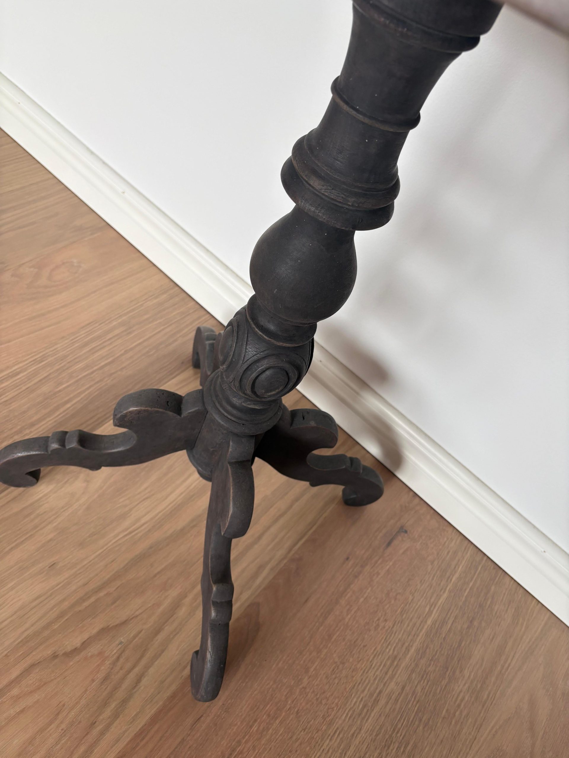 Swedish Gustavian-Style Pedestal Side Table (Pine, late 19century) - Image 4